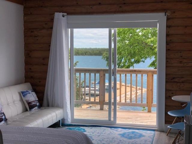 Stokes Bay Tamarac Island Motel מראה חיצוני תמונה