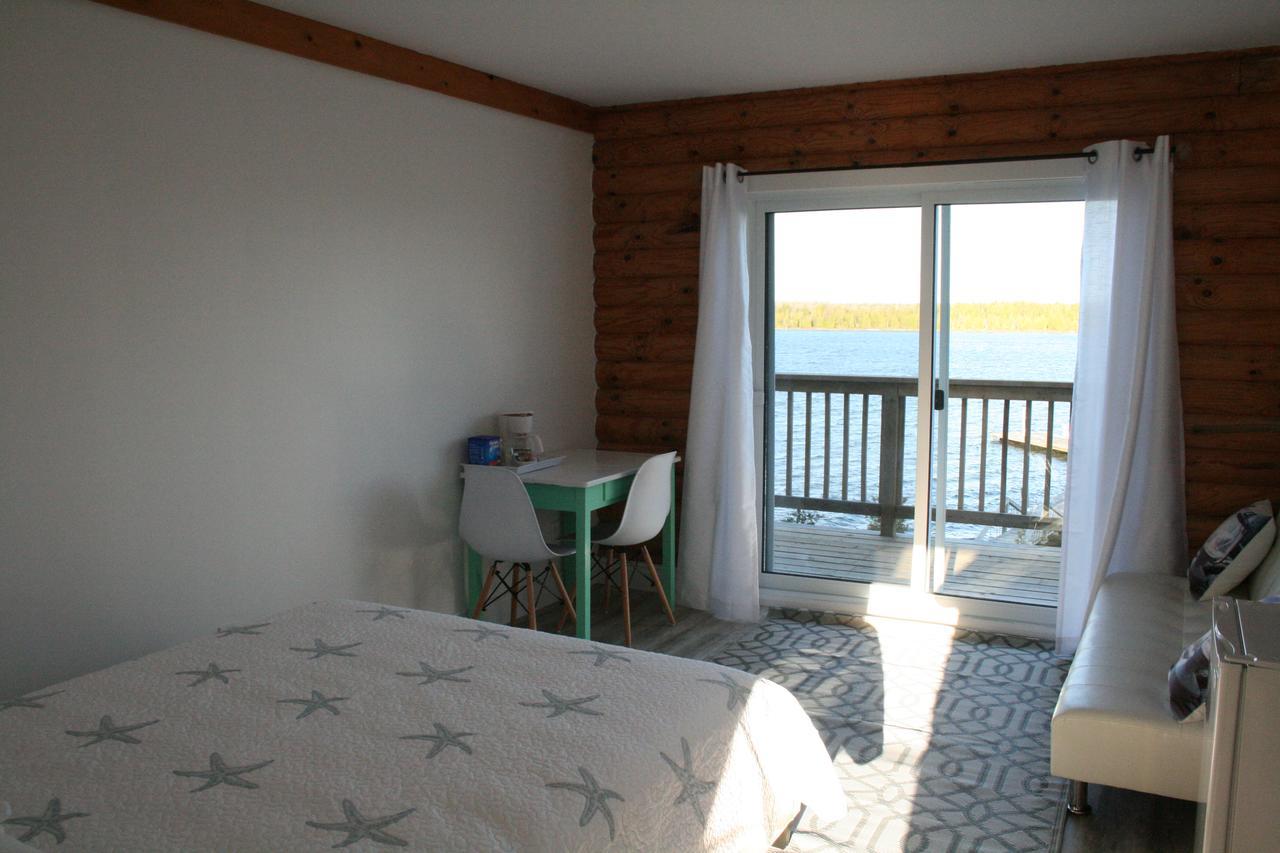 Stokes Bay Tamarac Island Motel מראה חיצוני תמונה
