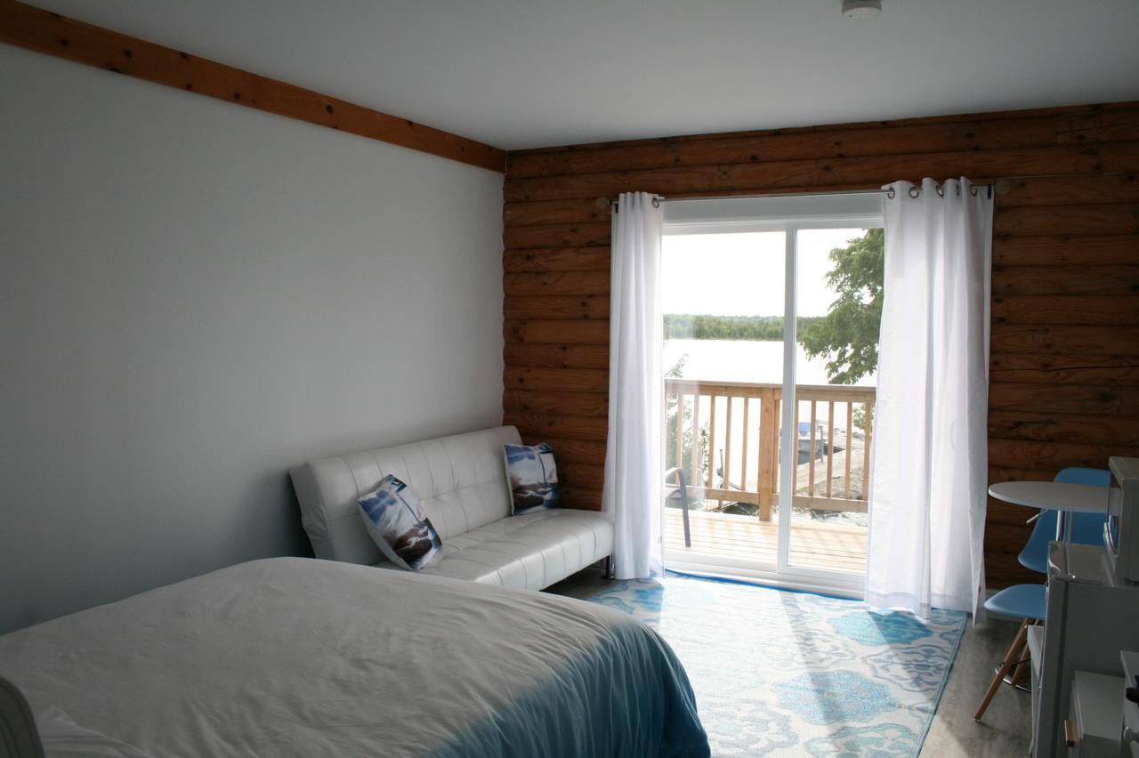 Stokes Bay Tamarac Island Motel מראה חיצוני תמונה